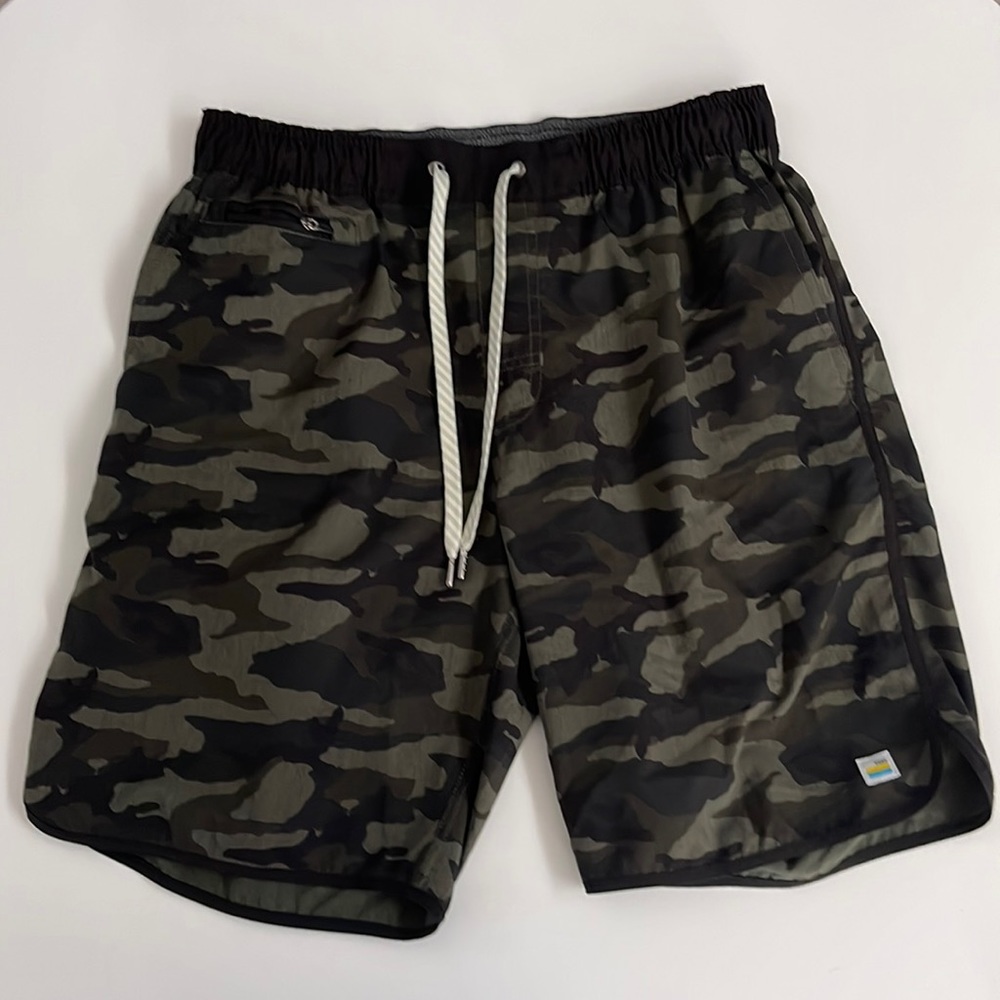 Men’s Medium Vuori shorts.